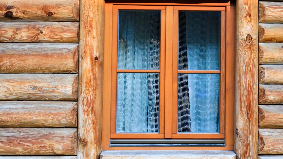 Sosna, dąb czy meranti? Z jakiego drewna powinny być okna, aby były trwałe?
