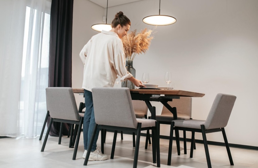 Idealne krzesła do stołu – jak wybrać wygodne i stylowe modele?