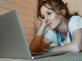 Jak zagadać do dziewczyny online? 5 skutecznych pierwszych wiadomości